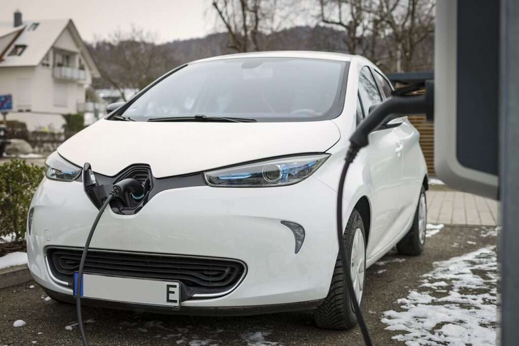 Pourquoi le prix des voitures électriques diminue-t-il progressivement 